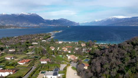 Drone-Vista-Aérea-Lago-De-Garda-Italia-Verano-Sol