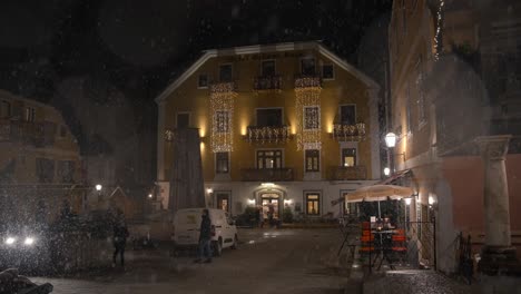 Clip-Filmado-En-Europa-En-Austria-Desde-Un-Pueblo-Llamado-Hallstatt-Que-Está-Junto-A-Un-Lago