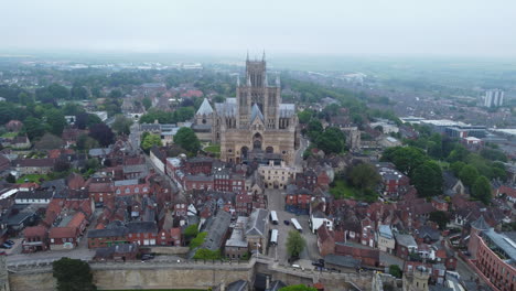 Establishing-Shot-of-Lincoln-Cathedral-Front-On-in-Moody-Cloudy-Conditions