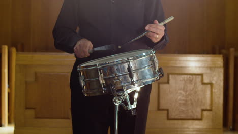 Male-percussionist-in-smart-suit-plays-the-snare-drum-in-concert-hall