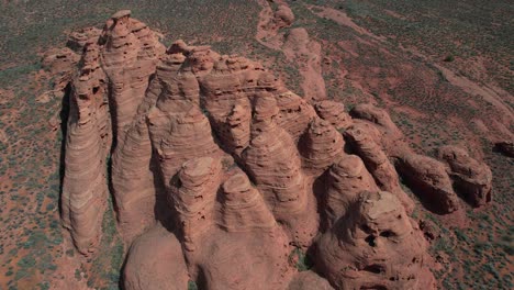 Iglesia-Rocas-Formaciones-De-Arenisca-Roja-Cerca-De-Huracán,-Utah,-EE.UU.