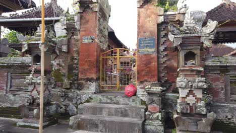 Balinese-Temple-Entrance-in-Bedulu-Village,-Bali-Hindu-Architecture,-Asian-Religious-Place-for-Worship-and-Prayer,-Indonesia,-Asia