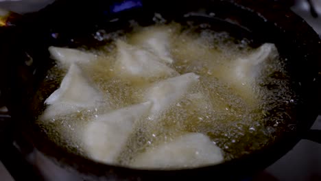 Close-Up-View-Of-Samosas-In-Hot-Bubbling-Oil-In-Frying-Pan