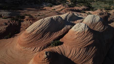 Vista-Aérea-De-Increíbles-Formaciones-Rocosas-En-Yant-Flat-Candy-Cliffs-Sendero-Para-Caminatas-En-Utah-Usa