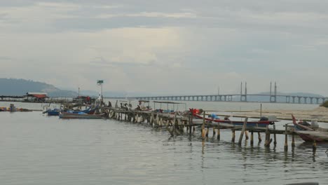 Viejo-Embarcadero-De-Pescadores,-Puerto-En-La-Isla-De-Penang