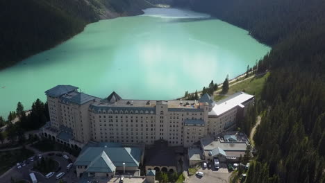 Chateau-Lake-Louise,-luxury-hotel-in-Banff-National-Park,-Canada