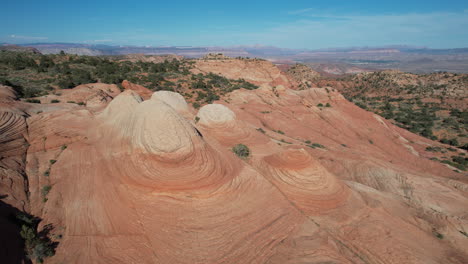 Vista-Aérea-De-Patrones-De-Arenisca-Coloreada-En-El-Desierto-De-Utah,-Yant-Flat,-También-Conocido-Como-Ruta-De-Senderismo-Candy-Cliffs