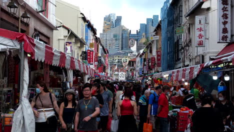 Gente-Del-Mercado-Callejero-De-Chinatown-De-Singapur-Celebrando-El-Año-Nuevo-Chino-En-2023