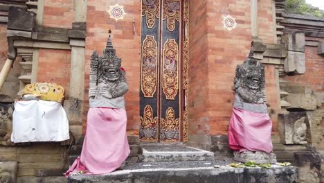 Balinese-Temple-Architecture-Facade-Ornaments-with-Golden-Details-Doors,-Statues-and-Ancient-Traditional-Style-of-Bali-Hindu,-Indonesia