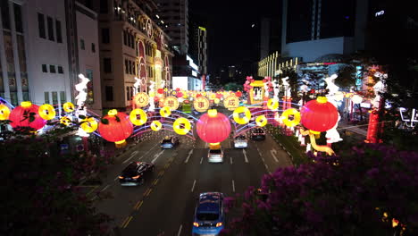 Decoración-China-Sobre-El-Tráfico-Rodado-En-Chinatown-Singapur-En-2023