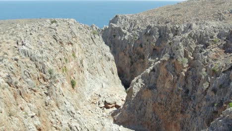 Rocky-Sandstone-Cliffs-In-Akrotiri-Peninsula-Near-Chania-Region,-Crete-island,-Greece