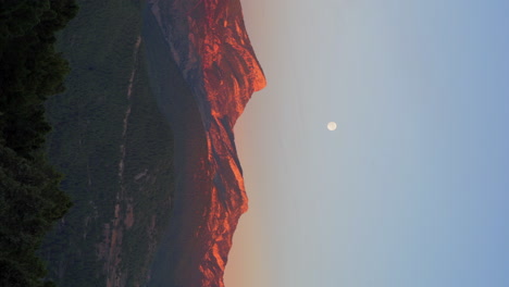 View-of-the-penyagolosa-peak-during-sunset-with-the-full-moon