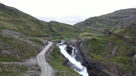 Scenic-part-of-the-famous-cycling-road,-Rallarvegen,-between-Finse-and-Flåm