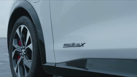 Ford-Mustang-Mach-E4x-Elektrisches-Suv-Auto-Fahrzeug-Außen-Detail,-Nahaufnahme