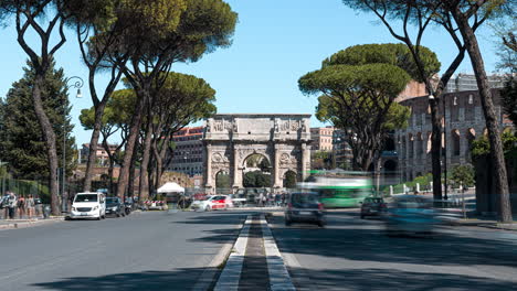 Time-lapse-of-the-Arch-of-Constantine-in-Rome,-Italy-on-a-warm-summer-day