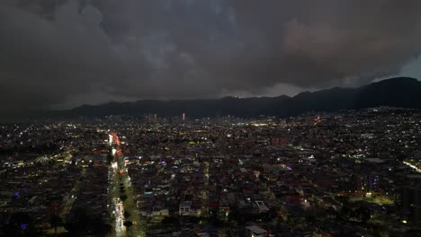 Vista-Del-Atardecer-En-El-Sur-De-Bogotá,-Vista-De-Monserrate-Y-El-Centro-De-La-Ciudad