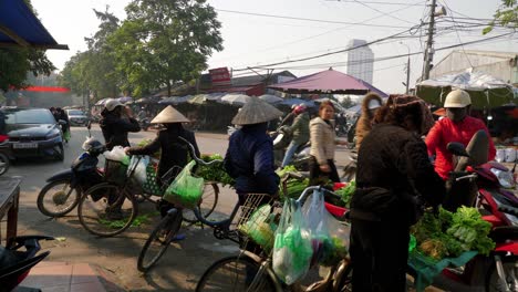 Static-shot-of-people-selling-their-fresh-vegetables-on-the-streets-of-Lang-Son