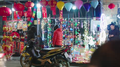 Static-shot-of-customers-looking-at-the-Lanterns-for-sale-for-the-Chinese-new-year