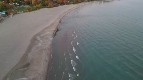 Cobourg-Beach-Ontario-Antenne-Während-Der-Herbstsaison