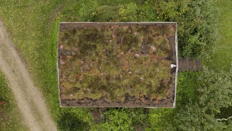Backforward-drone-shot-of-the-green-roof