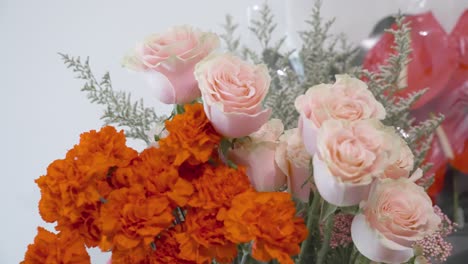 Rotation-Um-Verschiedene-Blumen-Zum-Valentinstag