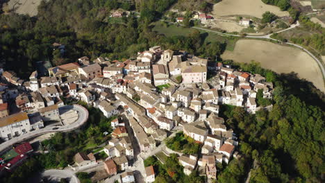 Aerial-orbiting-shot-of-hilltop-town-Fossalto-in-Molise-region-in-Italy,-4K