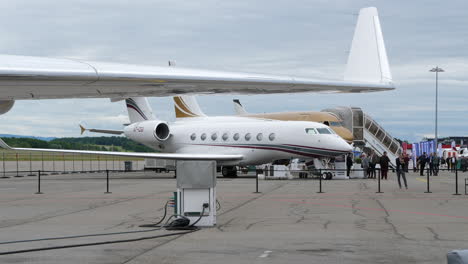 Jets-De-Negocios-En-Exhibición-En-La-Feria-De-Aviación-Ebace-En-Ginebra