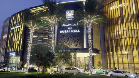 La-Entrada-Del-Centro-Comercial-De-Dubai-Al-Atardecer
