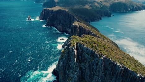 Cape-Hauy-Drone-View-Of-Peninsula-in-Tasmania,-Australia