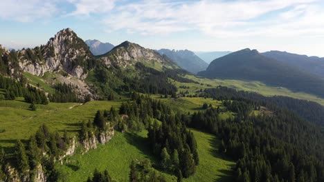 Green-pastures-in-the-French-Alps
