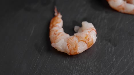 Chef-cuts-shrimp-to-prepare-cebiche