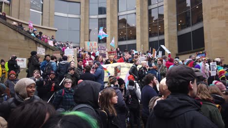 Demonstranten-Bei-Einer-Pro-Kundgebung-Für-Die-Rechte-Von-Transmenschen-In-Glasgow