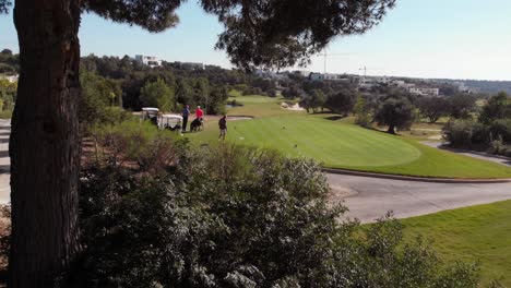 Jugadores-En-Campo-De-Golf-Residencial