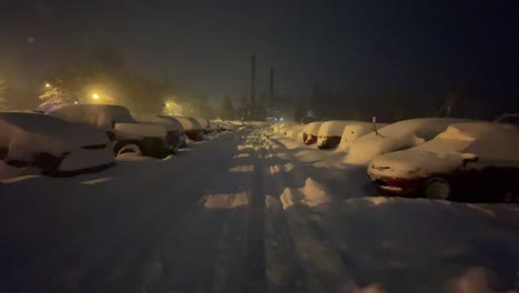 Crazy-Snowstorm-Engulfs-Parked-Cars
