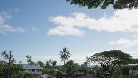 Lapso-De-Tiempo-De-Nubes-Rodando-Sobre-La-Playa-De-Lanikai-Y-Las-Islas-Mokolua,-Hawaii