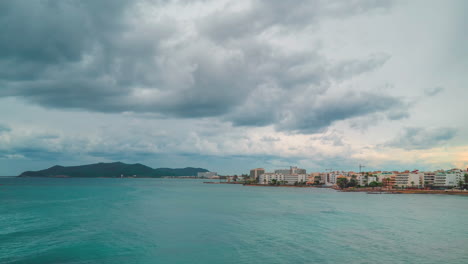 Ibiza-Zeitraffer-Mit-Blick-Auf-Die-Stadt-Und-Das-Meer