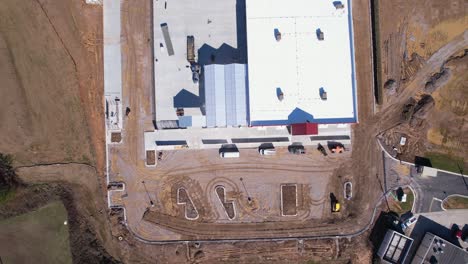 Aerial-of-newly-constructed-Tractor-Supply-storefront-in-Pelham,-Alabama-pulling-away-to-reveal-cityscape