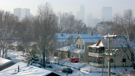 Verschneiter-Winter-Minneapolis-Stadtstraße-Mit-Skyline-Der-Innenstadt
