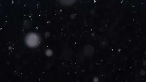 Leichtes-Schneeflockengewitter-In-Einer-Dunklen,-Kalten-Januarnacht