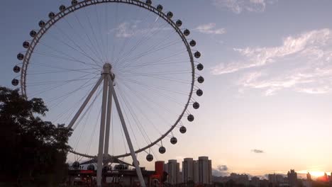 Roda-Rico,-largest-Ferris-wheel-in-Latin-America,-at-Villa-Lobos-Park