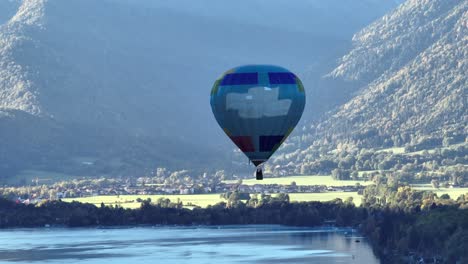Hot-air-balloon-flying-over-Annecy-Lake-in-France