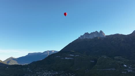 Hot-air-balloon-flying-over-the-French-Alps