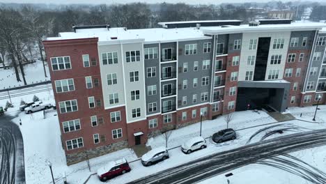 Gran-Complejo-De-Apartamentos-En-Un-Día-De-Nieve