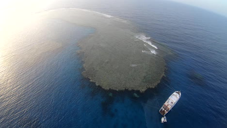 Luftdrohnenaufnahmen-Für-Das-Korallenriff-Des-Roten-Meeres-Auf-Der-Sinai-Halbinsel-Und-Korallenriffinseln-Im-Roten-Meer,-Aufgenommen-Auf-4k-Und-50-Frames
