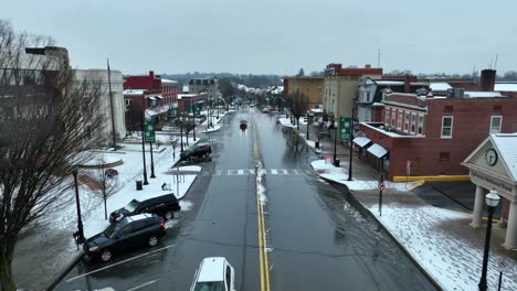 Aerial-establishing-shot-of-main-street-of-Ephrata,-Pennsylvania