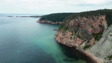Ocean-against-the-cliffs-on-the-Cabot-Trail,-Nova-Scotia