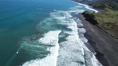 Geological-features-along-the-coast-in-Marokopa-part-of-the-Kawhia-Syncline
