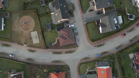 Suburban-residential-area,-single-family-houses-in-a-small-town-in-Germany,-slow-drone-flight,-top-down