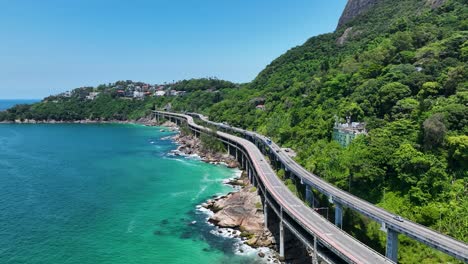 Carretera-Costera-En-La-Playa-De-Sao-Conrado-En-Río-De-Janeiro,-Brasil