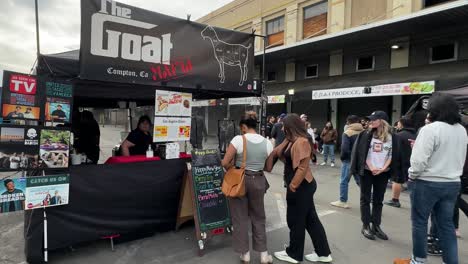 Patrons-ordering-food-at-Somrgasburg---the-largest-open-air-food-market-in-Los-Angeles